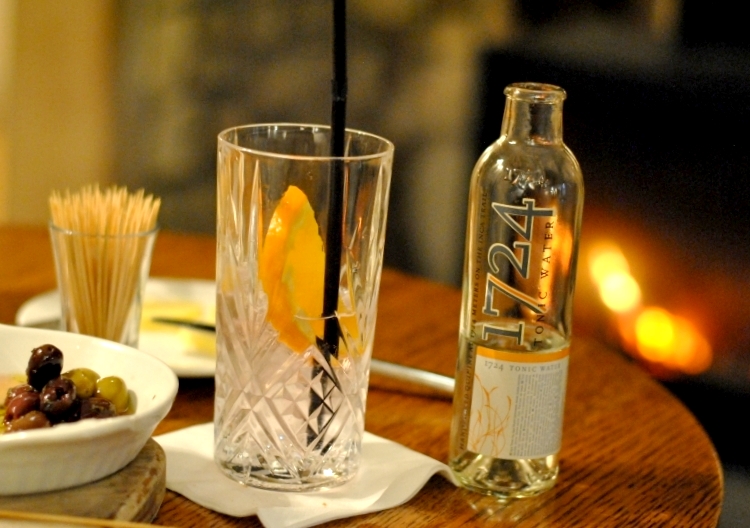gin_experience_feathers_hotel_01